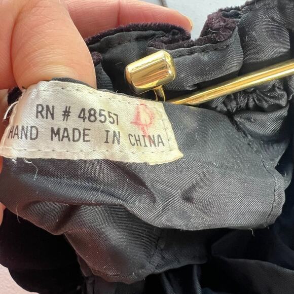 Black Red Velvet Evening Purse Small Silver Tone Shoulder Chain Strap Kisslock - Picture 5 of 9